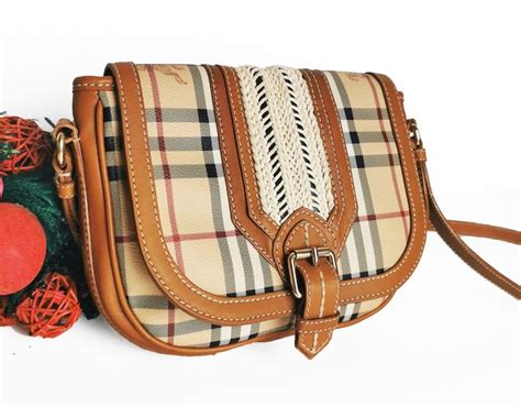 burberry borsa postina|burberry crossbody camera bag.